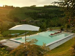 piscina a  skimmer con scala in opera